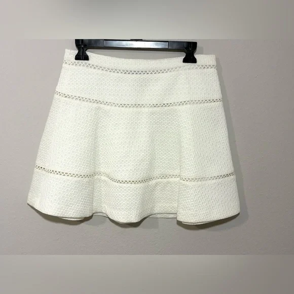 Banana Republic Cream Textured A-Line Skirt – Size 2 - Picture 3 of 7